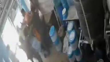 जोधपुर: जोधपुर के प्रताप नगर थाना क्षेत्र में चीरघर स्थित एक दुकान पर कार्यरत युवक पर कुछ लोगों ने किया हमला, वीडियो हुआ वायरल