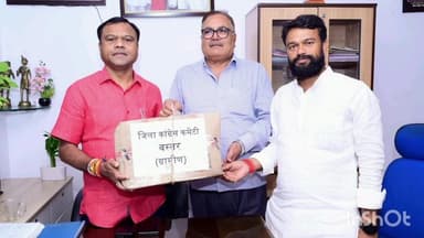 बास्तानार: पीसीसी चीफ दीपक बैज को बस्तर जिला ग्रामीण और शहरी अध्यक्ष ने सौंपे 'वोट चोर गद्दी छोड़' अभियान के हस्ताक्षर वाले फॉर्म
