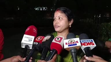 ଭଦ୍ରକ ଗ୍ରାମାଞ୍ଚଳ: ବଣିଆ ଅଂଚଳର ମହିଳା atm ରୁ ଟଙ୍କା ଉଠାଣ ବେଳେ ଯାନ୍ତ୍ରିକ ତ୍ରୁଟି ଯୋଗୁଁ ଟଙ୍କା ପାଇନଥିଲେ, ଟଙ୍କା ଫେରାଇଲେ ଯୁବକ, ଧନ୍ୟବାଦ ଦେଲେ ମହିଳା