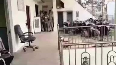 झौथरी: चौरासी पुलिस ने ऑपरेशन शिकंजा में जानलेवा हमले के 2 आरोपियों को किया गिरफ्तार, हथियारों से लैस बदमाशों ने की थी वारदात