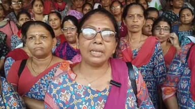 કામરેજ: કામરેજ તાલુકાની આંગણવાડી વર્કર બહેનો ને સરકારે નવા મોબાઈલ ફોન નહીં આપતા સીમ કાર્ડ જમા કરાવી વિરોધ કર્યો