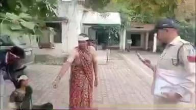 मोहनगढ़: मस्तापुर: गाली देने से मना करने पर तीन लोगों ने की मारपीट, कुल्हाड़ी से जानलेवा हमला, पीड़ित का आरोप- पुलिस ने नहीं सुनी