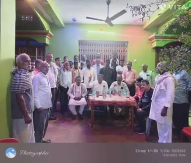 मनसाही : - कांग्रेस के जिलाध्यक्ष ने महागठबंधन के प्रत्याशी को जिताने को लेकर चलाया जनसंपर्क अभियान।