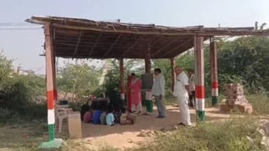 लुणी: जोधपुर: संगरिया गांव में झोपड़िया में चल रहे सरकारी संस्कृत स्कूल, यह स्कूल कैबिनेट मंत्री जोगाराम पटेल के क्षेत्र में आता है
