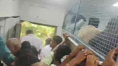 விக்கிரவாண்டி: விக்கிரவாண்டி அருகே சிக்னல் கோளாறு காரணமாக விரைவு ரயில் நடுவழியில் நின்றதால் பரபரப்பு