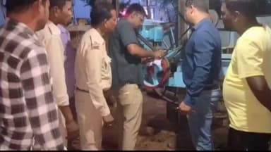 पलारी: प्रतिबंधित प्रजाति की लकड़ियों के चिरान पर वन विभाग की ताबड़तोड़ कार्रवाई, संडी के चंद्रिका वर्मा की सॉ मिल किया गया सील