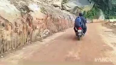 ଜି ଉଦୟଗିରି: କଳିଙ୍ଗା ଘାଟିରେ ଦୁଇ ଚକିଆ ଓ ଚାରି ଚକିଆ ଯାନ ବାହାନ ଚଳାଚଳ ନେଇ ଖୁସି, ସ୍ଥାନୀୟ ଲୋକେ ।କିନ୍ତୁ ଭାରି ଯାନ ବାହାନ ଚଳାଚଳ ପାଇଁ କଲେ ଦାବୀ