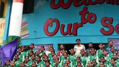 बंदगांव: बंदगांव के कस्तूरबा गांधी बालिका विद्यालय में जागरूकता कार्यक्रम आयोजित, बीडीओ व थाना प्रभारी रहे उपस्थित