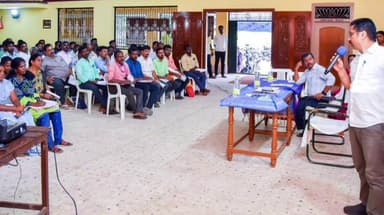 பரமக்குடி: யாதவ மஹாலில் வாக்காளர் பட்டியல் சிறப்பு தீவிர திருத்தம் குறித்த கூட்டத்தில் ஆட்சியர் பங்கேற்பு