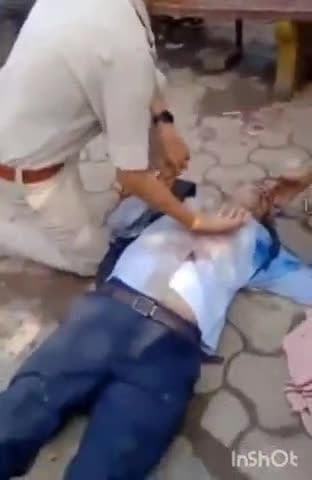 तानसेन: ग्वालियर में ट्रैफिक पुलिस बनी देवदूत, सड़क पर गिरे रिटायर्ड फौजी को सीपीआर देकर बचाई जान