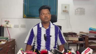 ମାଲକାନଗିରି: ଜିଲ୍ଲା ସଦର ପାତ୍ରଗୁଡ଼ାରେ ଏକ ଭଡା ଘରେ ଦେହ ବ୍ୟାପାର ଚାଲିଥିବା ବେଳେ ପୋଲିସ ଚଢ଼ାଉ, ଥାନାରେ ମତ ରଖିଲେ ମାଲକାନଗିରି ଥାନା ଅଧିକାରୀ