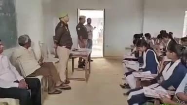 आलापुर: नत्थूपुर लौधना में जैतपुर थानाध्यक्ष ने बालिकाओं को जागरूक किया, फिर की वाहनों की चेकिंग