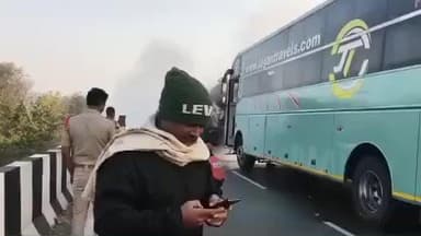 జడ్చర్ల: జడ్చర్ల వద్ద 44వ జాతీయ రహదారి పై కెమికల్ ట్యాంకర్ ను ఢీ కొట్టిన ట్రావెల్ బస్సు తప్పిన పెను ప్రమాదం