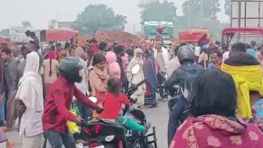 अस्थावां: सड़क दुर्घटना में मौत के बाद गुस्साए लोगों ने मुआवज़े की मांग को लेकर मालती गांव के पास एनएच-82 किया जाम