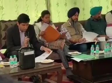 ਹੁਸ਼ਿਆਰਪੁਰ: ਦਸੂਹਾ ਵਿਚ ਨਗਰ ਕੀਰਤਨ ਦੇ ਸਵਾਗਤ ਦੀਆ ਤਿਆਰੀਆਂ ਸਬੰਧੀ ਡੀਸੀ ਤੇ ਵਿਧਾਇਕ ਨੇ ਕੀਤੀ ਅਧਿਕਾਰੀਆਂ ਨਾਲ ਮੀਟਿੰਗ