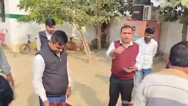 बीएलओ को एडीएम ने लगाई फटकार बस्ती सदर तहसील के डारीडीहा का मामला।
#बस्ती #SDM #बालों #blo