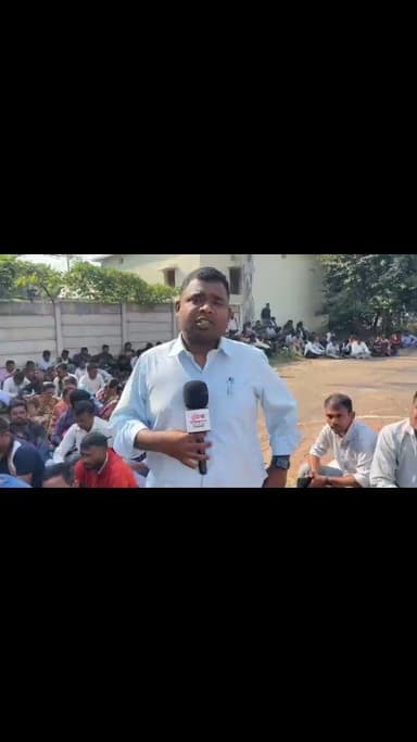 मंगलवार सुबह 6 बजे बालोद पुलिस ने सेवा सहकारी समिति संघ के पाँच पदाधिकारियों को हिरासत में ले लिया गया। इसके विरोध में ज...