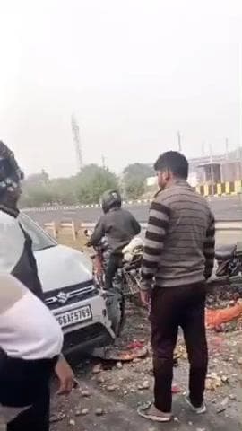 राजातालाब: मोपेड और कार में आमने-सामने टक्कर, घायल युवक की हालत गंभीर