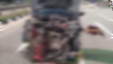 ಮೊಳಕಾಲ್ಮುರು: ಬಿಜಿಕೆರೆ ವೀರಭದ್ರಪ್ಪ ತೋಟದ ಬಳಿ ಹೆದ್ದಾರಿ ದಾಟುತ್ತಿದ್ದ ಕುರಿಗಳ ಮೇಲೆ ಹರಿದ ಕಾರು; 20ಕ್ಕೂ ಹೆಚ್ಚು ಕುರಿಗಳ ಸಾವು