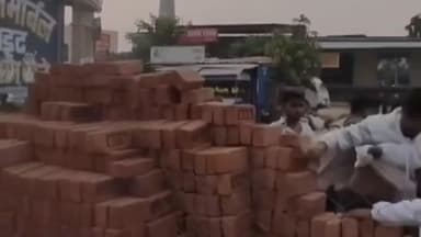 बस्ती: कोतवाली थाना क्षेत्र में एक युवक की पिटाई का वीडियो सोशल मीडिया पर तेजी से वायरल हो रहा है