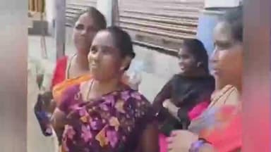 గొల్లల మామిడాడలో చందాల పేరుతో నిర్బంధ వసూళ్లు, పోలీసులకు అప్పగించిన గ్రామస్తులు