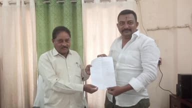 మెట్పల్లి: 14 వార్డులో డ్రైనేజీ పనులు త్రాగునీటి సమస్యలు పరిష్కరించాలని కమిషనర్కు వినతి BJP రాష్ట్ర కార్యవర్గ సభ్యులు డి. నవీన్