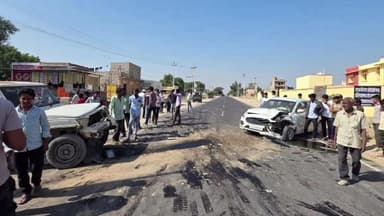 गुड़ामालानी: गुड़ामालानी में दो वाहनों की आमने-सामने टक्कर, कोई बड़ी जनहानि नहीं हुई, बड़ा हादसा टला