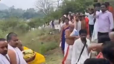 ಗಂಗಾವತಿ: ಆನೆಗೊಂದಿಯ ಯತಿಗಳ ನವ ವೃಂದಾವನ ಜಾಗದ ಕುರಿತ ವಿವಾದವ ಪರಸ್ಪರ ಮಾತುಕತೆ ಉಬಯ ಶ್ರೀಗಳ ಮಾತುಕತೆಯ ಸಭೆ