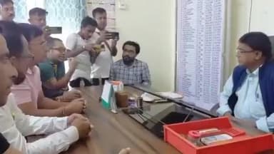 করিমগঞ্জ: সরকারি হাসপাতালের বেহাল অবস্থা নিয়ে জেলা যুগ্ম স্বাস্থ্য সঞ্চালকের সাথে সাক্ষাৎ করলেন জেলা কংগ্রেসের এক প্রতিনিধি দল