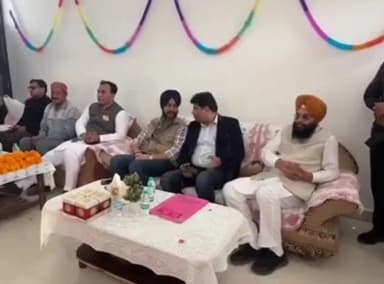 ਹੁਸ਼ਿਆਰਪੁਰ: ਮਝਲੀ ਪੱਤੀ ਕਮਾਹੀ ਦੇਵੀ ਵਿੱਚ ਸੰਸਦ ਮੈਂਬਰ ਤੇ ਵਿਧਾਇਕ ਨੇ ਕੀਤਾ ਨਵ ਨਿਰਮਿਤ ਪੰਚਾਇਤ ਘਰ ਦਾ ਉਦਘਾਟਨ