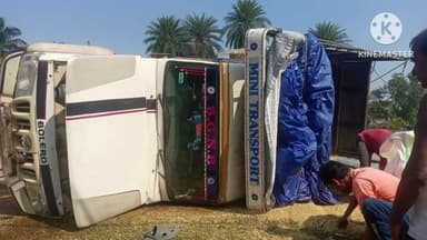 ବଡସାହି: ୧୮ନଂ ଜାତୀୟରାଜପଥ ଖଇରିବଣି ଛକରେ ଭାରସାମ୍ୟ ହରାଇ ଓଲଟିଲା କୁକୁଡ଼ା ଦାନାବୋଝେଇ ପିକଅପ ଭ୍ୟାନ, ଆହତ ଚାଳକକୁ ଉଦ୍ଧାରକଲେ ସ୍ଥାନୀୟଲୋକ