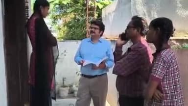 భువనగిరి: సింగన్నగూడెంలో విద్యార్థిని ఇంటికి వెళ్లిన కలెక్టర్ హనుమంతరావు