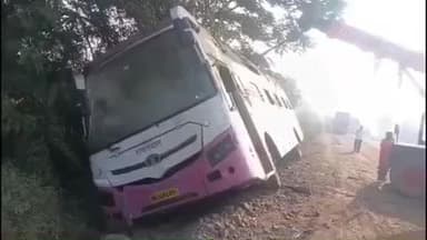 गंगाखेड: नांदेडहून पुणे जाणारी एसटी बस मालेवाडी जवळ पलटी, 17 प्रवासी जखमी