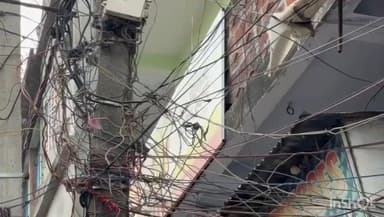 नवादा: नवादा में बिजली की पोल पर तारों का अंबार, कभी भी हो सकती है बड़ी घटना, दुरुस्त करने की मांग