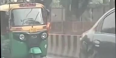 प्रयागराज-कानपुर हाईवे पर बड़ा हादसा होते-होते टला, चलती कार में अचानक लगी आग