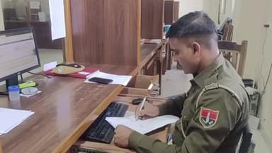 सरदारशहर: गणेश होटल के पास ट्रक चालक ने खाना खाने के दौरान पीछे से दो लोगों ने ट्रक के केबिन में रखे ₹10 लाख की चोरी की