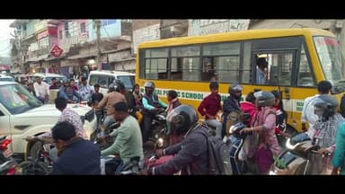 बड़हरिया: बड़हरिया बाजार में लगा भीषण जाम, घंटों तक लोग रहे परेशान