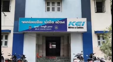 ખંભાળિયા: ખંભાળિયામાં ચાર રસ્તા પાસે પીધેલી હાલતમાં કાર ચાલક ઝડપાયો