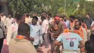 जळगाव: जामनेर नगराध्यक्षपदी साधनाताई महाजन बिनविरोध; कार्यकर्त्यांचा फटाके फोडून तुफान जल्लोष