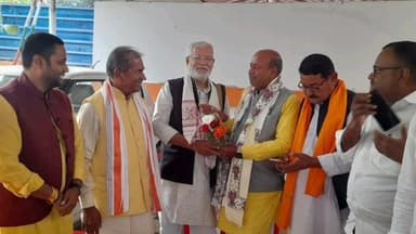 रीगा: सीतामढ़ी के पूर्व मंत्री ने बिहार सरकार के मंत्री अरुण शंकर प्रसाद से की मुलाकात