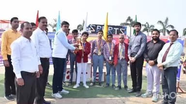 घिरोर: घिरोर एसडी एजुकेशनल एकेडमी में खिलाड़ियों को एसडीएम प्रसून कश्यप ने मॉडल और ट्रॉफी दी, सभी बच्चों को सम्मानित किया