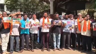 ಧಾರವಾಡ: ಹಿಂದೂಗಳನ್ನು ಕ್ರಿಶ್ಚಿಯನ್ ಧರ್ಮಕ್ಕೆ ಮತಾಂತರ ಖಂಡಿಸಿ ನಗರದಲ್ಲಿ ಕರ್ನಾಟಕ ರಾಜ್ಯ ಅಲೆಮಾರಿ ಸಂಘದ ಪ್ರತಿಭಟನೆ