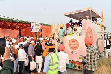 ਰਾਮਪੁਰਾ ਫੂਲ: ਨੈਸ਼ਨਲ ਹਾਈਵੇ ਵਿਖੇ ਨਗਰ ਕੀਰਤਨ ਪੁੱਜਣ ਤੇ ਪੁੱਜਿਆ ਸੰਗਤਾਂ