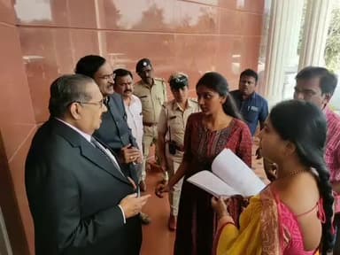 ದಾವಣಗೆರೆ: ನಗರದ ಬಾಲಕಿಯರ ಹಾಸ್ಟೆಲ್ಗೆ ಮಾನವ ಹಕ್ಕು ಆಯೋಗದ ಅಧ್ಯಕ್ಷರು, ಸದಸ್ಯರಿಂದ ಅನಿರೀಕ್ಷಿತ ಭೇಟಿ, ಪರಿಶೀಲನೆ