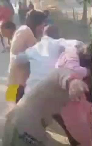 नवाबगंज: बिकौली गांव में विवाद में महिला और 9 वर्षीय बच्चे को जमीन पर पटका, लाठी-डंडों से मारपीट; 6 आरोपियों पर केस दर्ज