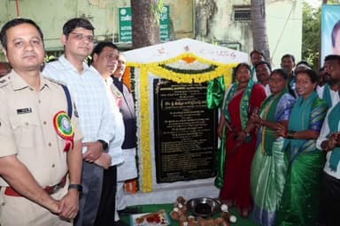 భిక్కనూర్: భిక్కనూరులో మార్కెట్ యార్డ్, కార్యక్రమాలకు రూ. 92,80 లక్షల వ్యయంతో అభివృద్ధి పనులకు శంకుస్థాపన చేసిన, మంత్రి సీతక్క