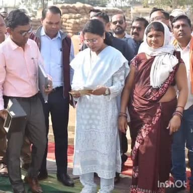 बालोद: कलेक्टर ने बालोद विकासखण्ड के धान खरीदी केन्द्रों में पहुँचकर वहाँ की संपूर्ण व्यवस्थाओं का लिया जायजा