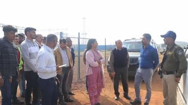 सुसनेर: कलेक्टर श्रीमती यादव ने सुसनेर क्षेत्र के 350 मेगावाट सौर ऊर्जा संयंत्र का निरीक्षण किया