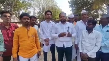 दक्षिण सोलापूर: साखर कारखानदारांनी चार दिवसात ऊस दर जाहीर करावा : स्वाभिमानी शेतकरी संघटनेचे नेते विजय रणदिवे