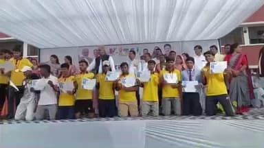 अभनपुर: अभनपुर राजिम मार्ग पर स्थित जीवोदया नगर स्कूल मैदान में विकासखंड स्तरीय खेल महोत्सव का आयोजन हुआ